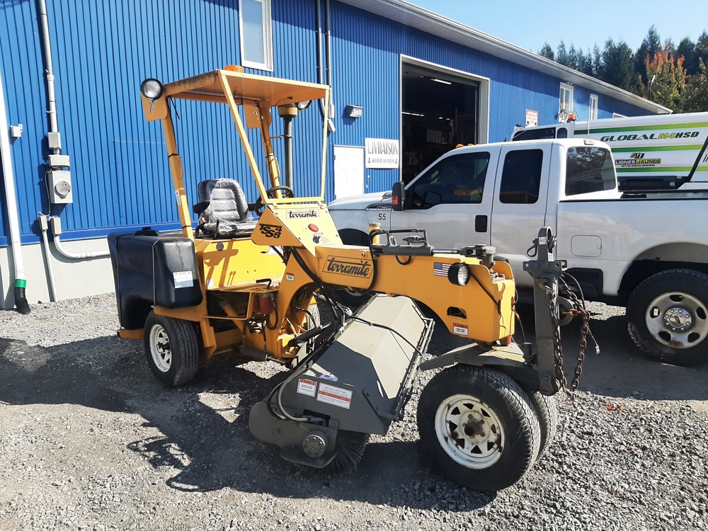 Balai de chantier Terramite de A1 Lignes Jaunes pour balayage longue distance.